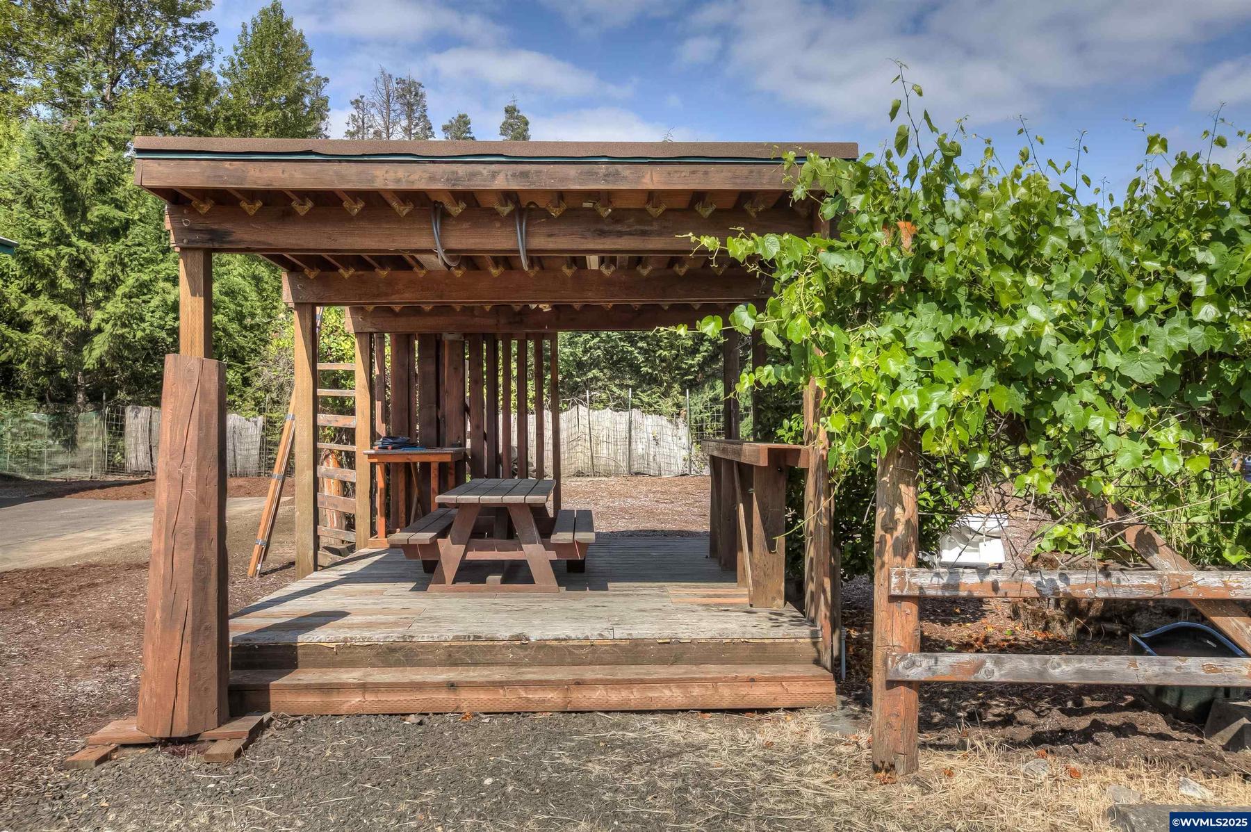 Outdoor pergola